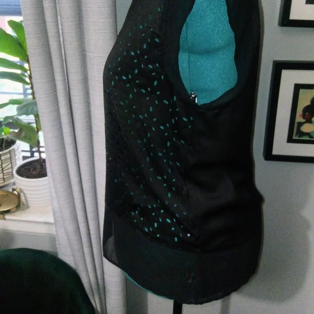 Vince Camuto Short-Sleeved Cutout Detail Blouse Sz S - Picture 7 of 15